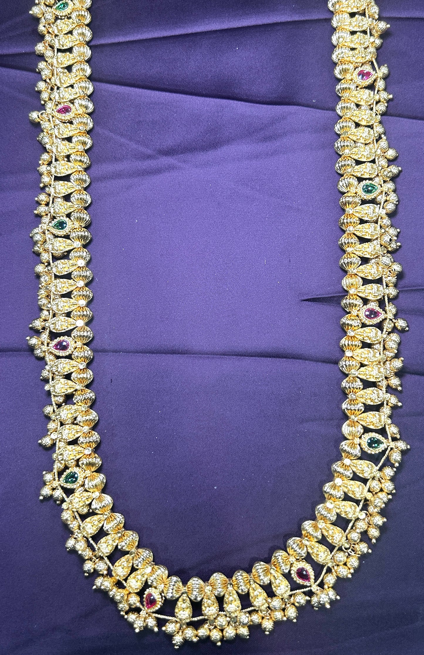 Temple-Style Long Haar with Gold-Tone Motifs & Gem Accents