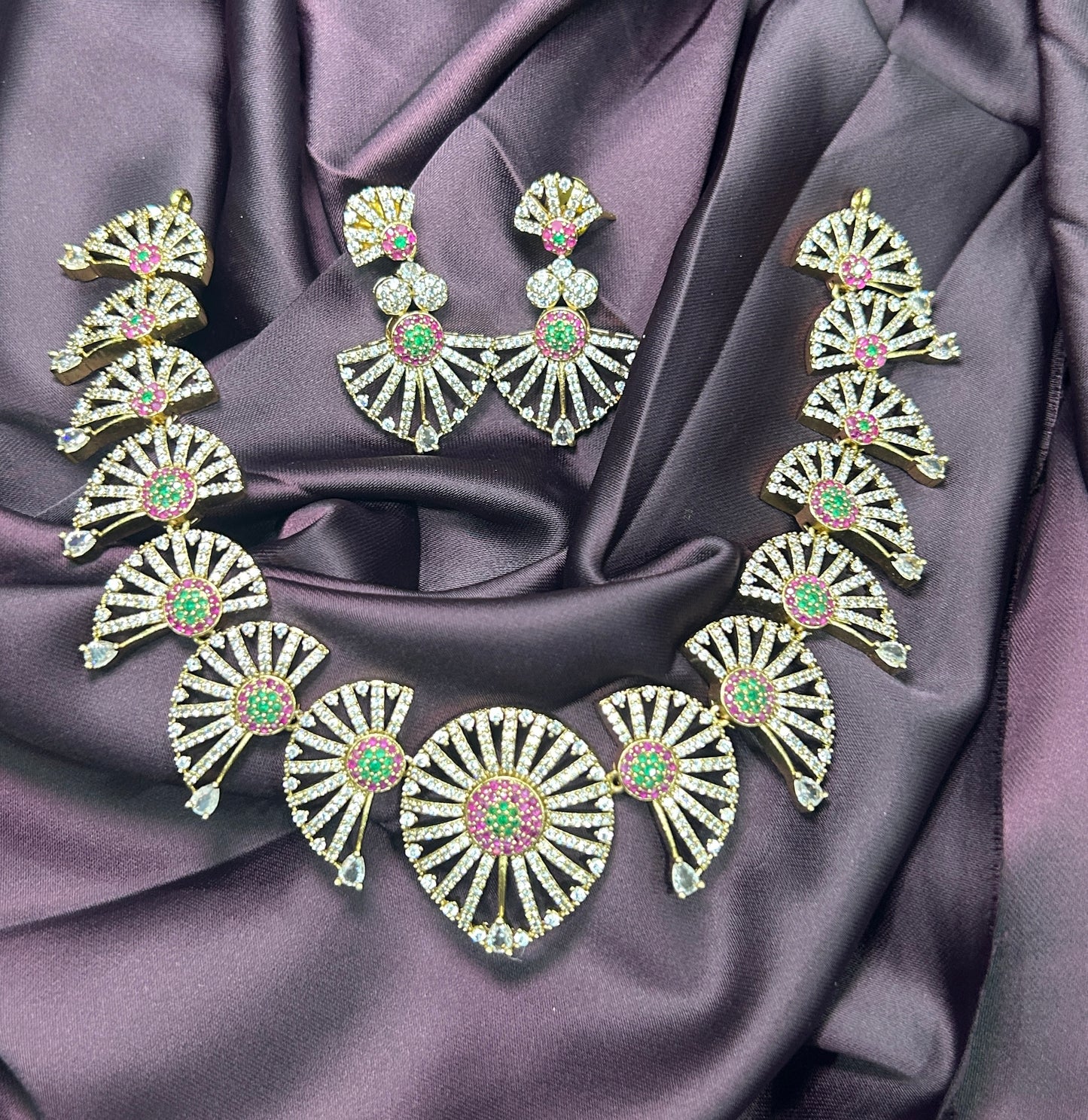Radiant Fan Motif Necklace Set