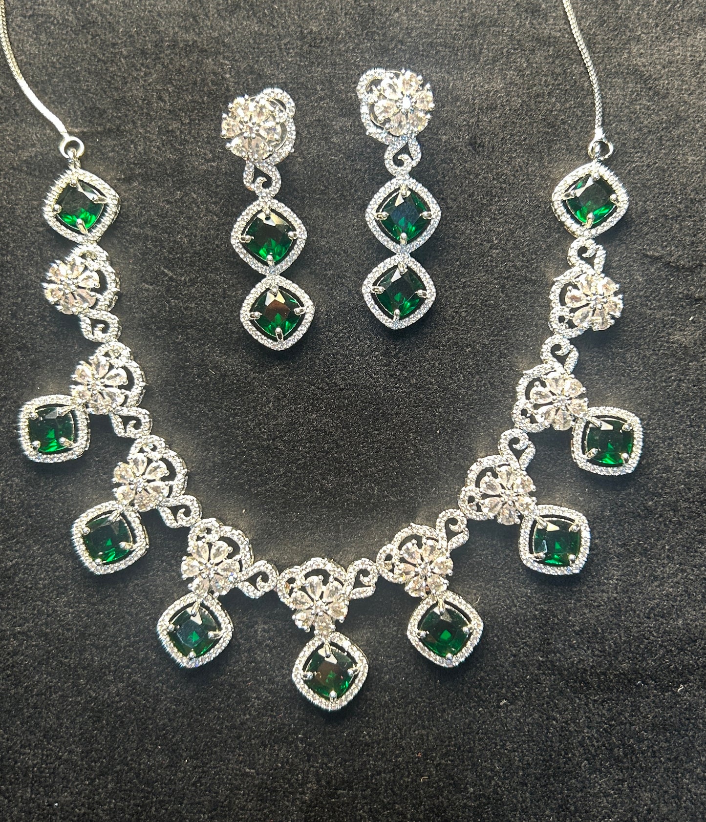 Graceful Emerald Drop Necklace Set