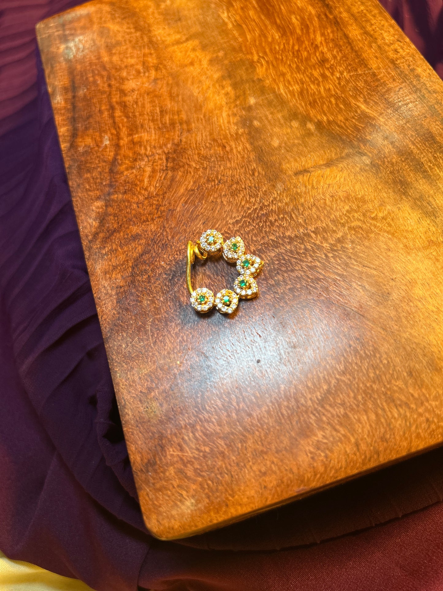 Floral Emerald Maharashtrian Nath – 1 Gram Gold Finish