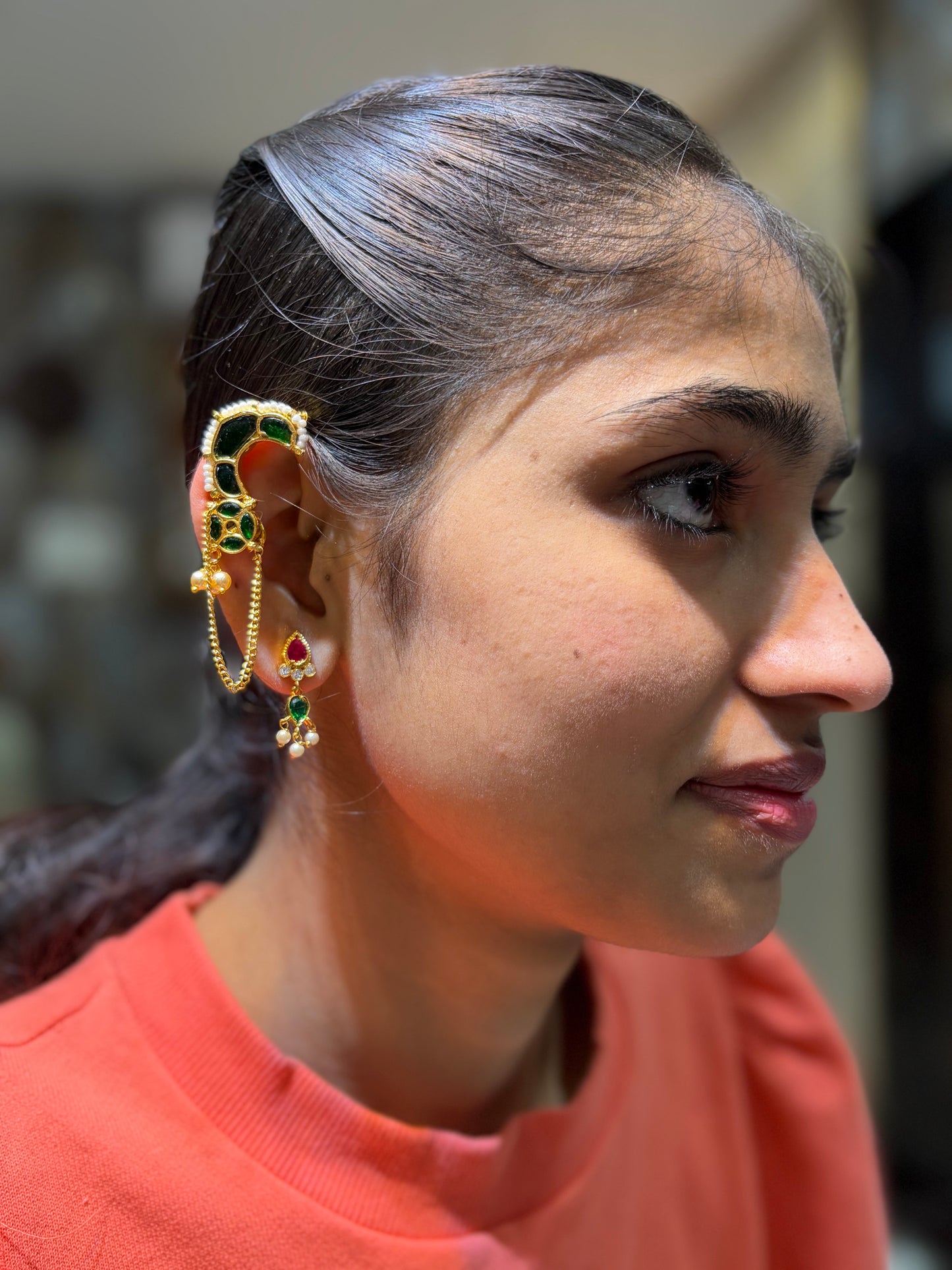 🌿 Emerald Pearl Chain Ear Cuff