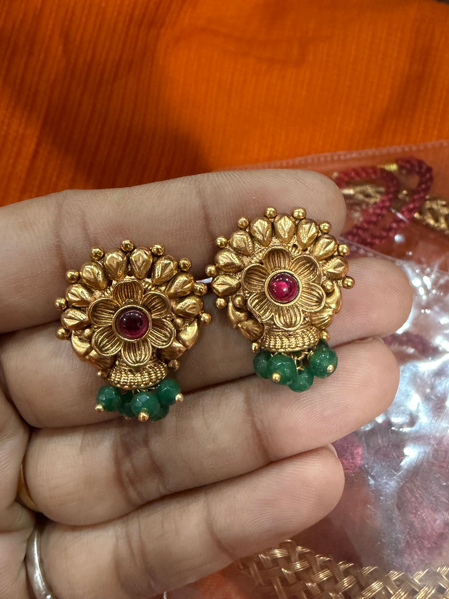 मोरपंखी ठुशी (Morpankhi Thushi)