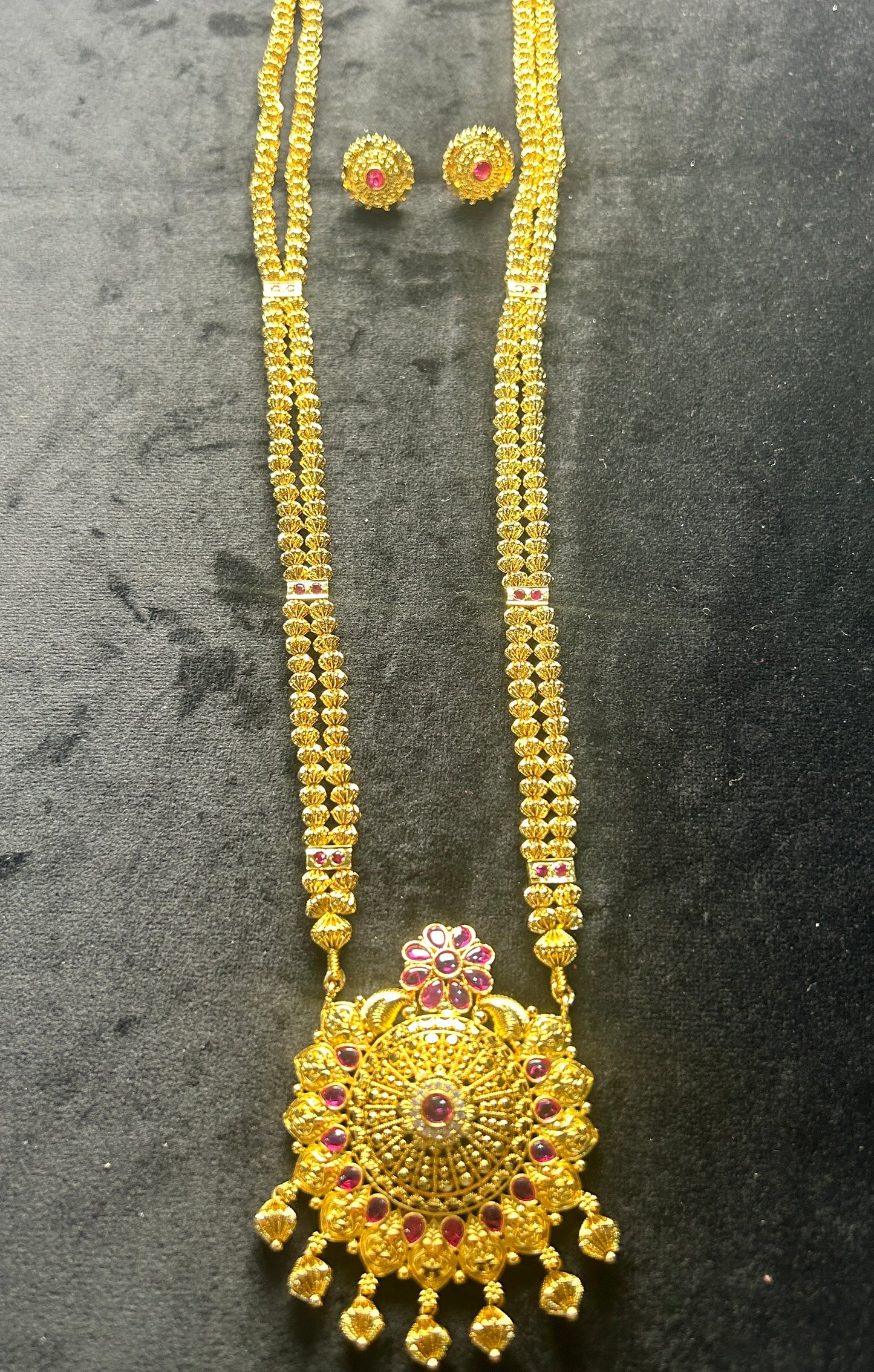 Traditional Maharashtrian Putla Haar with Round Pendant