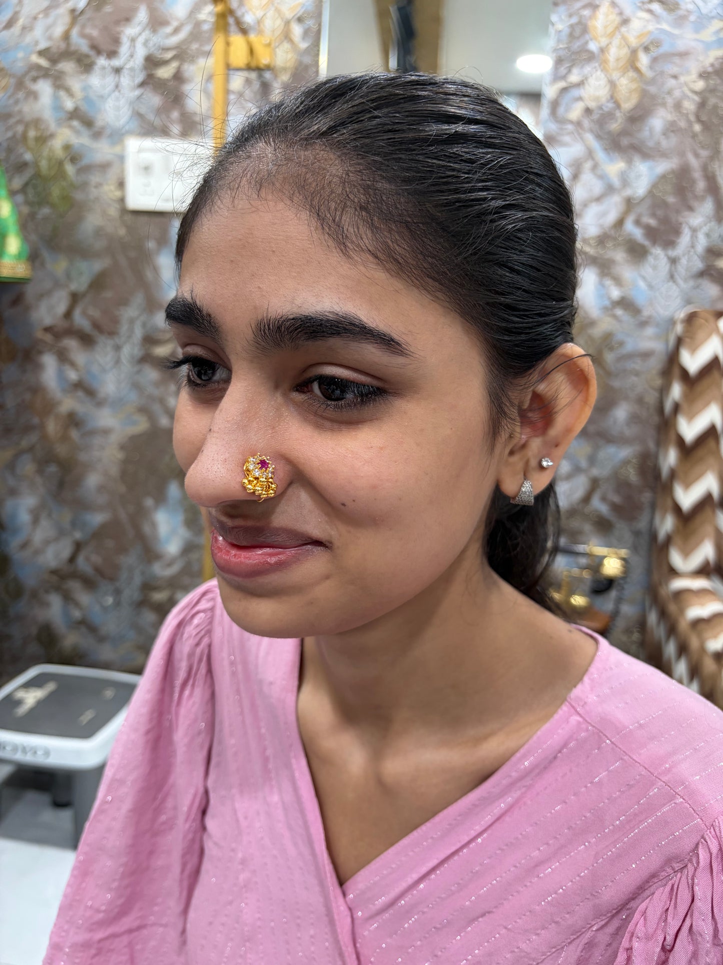 सुमन घुंगरू Nosepin