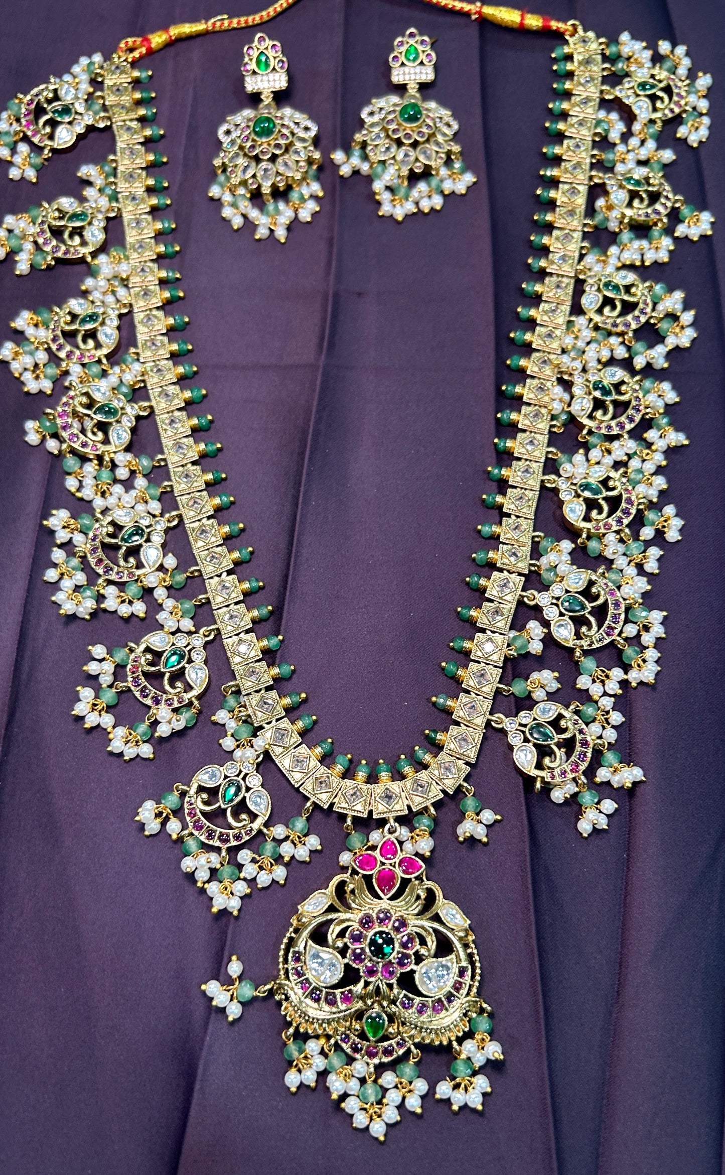 Regal Emerald Kundan Long Haar Set