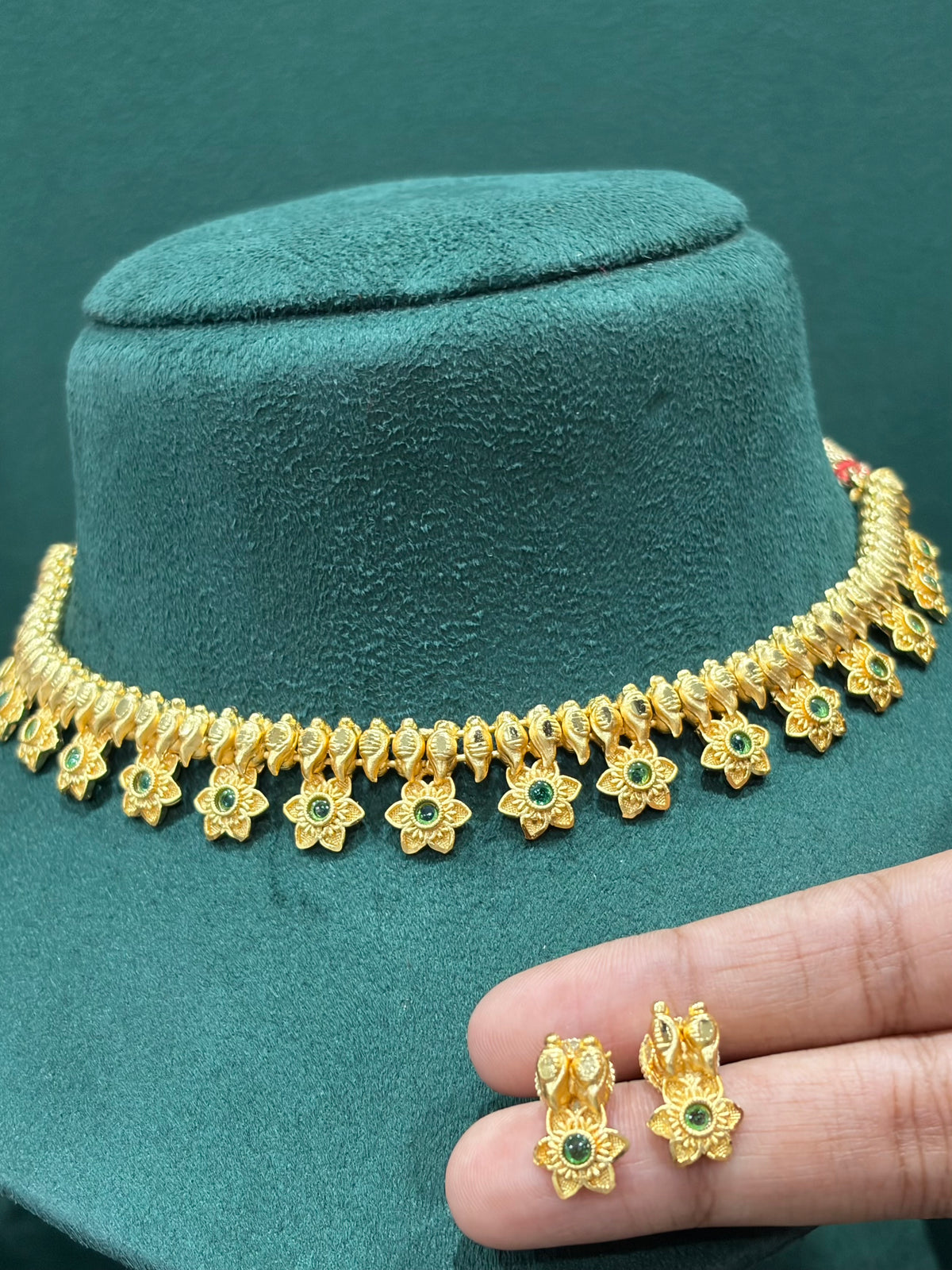 Rajsi Floral Green Choker Set