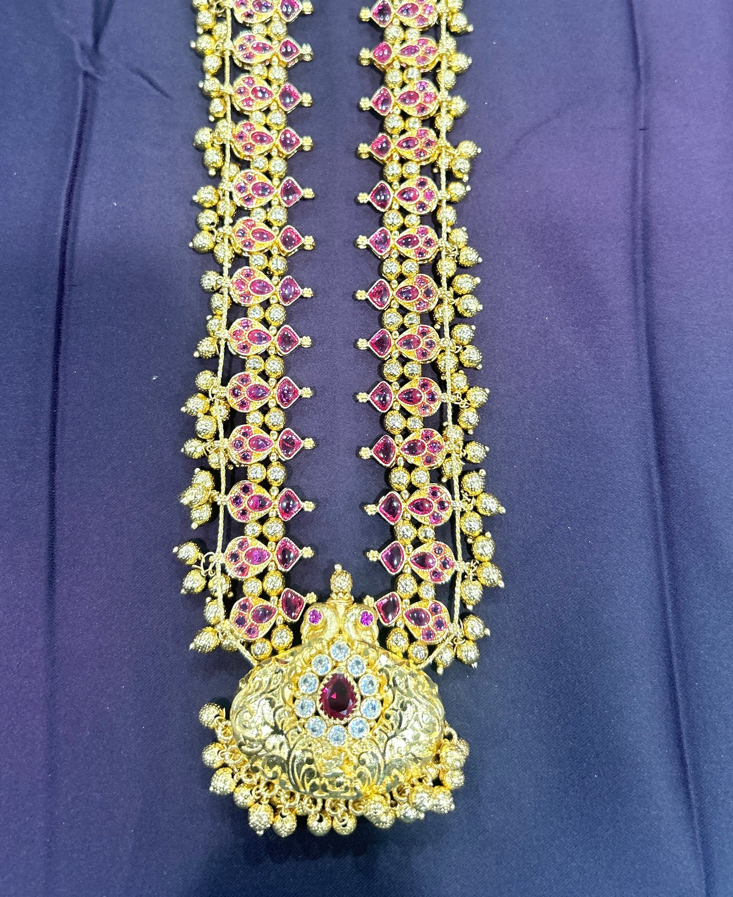 Ruby Temple-Style Haar with Grand Pendant
