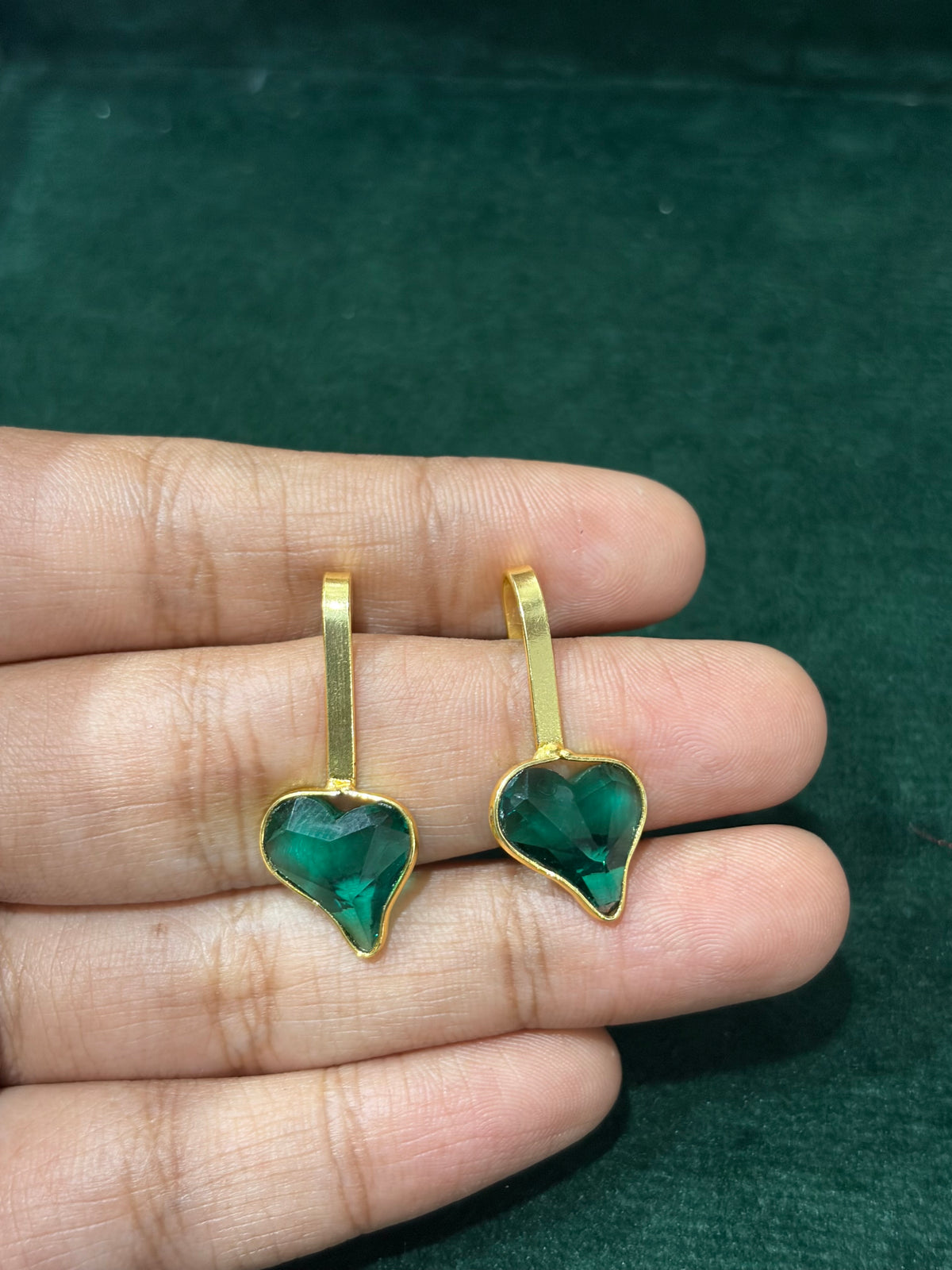 Emerald Green Heart-Shaped Bugadi – Gold Finish