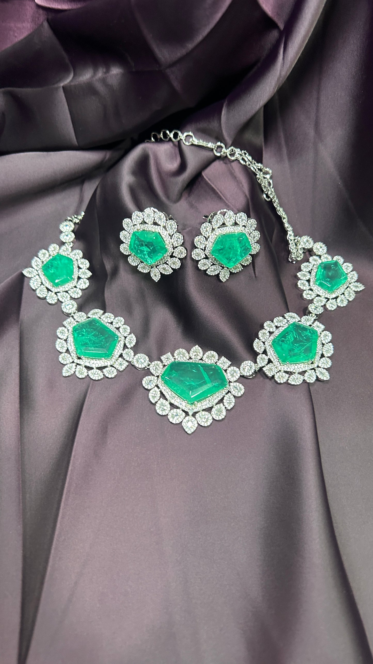 Contemporary Emerald & Diamond Necklace Set