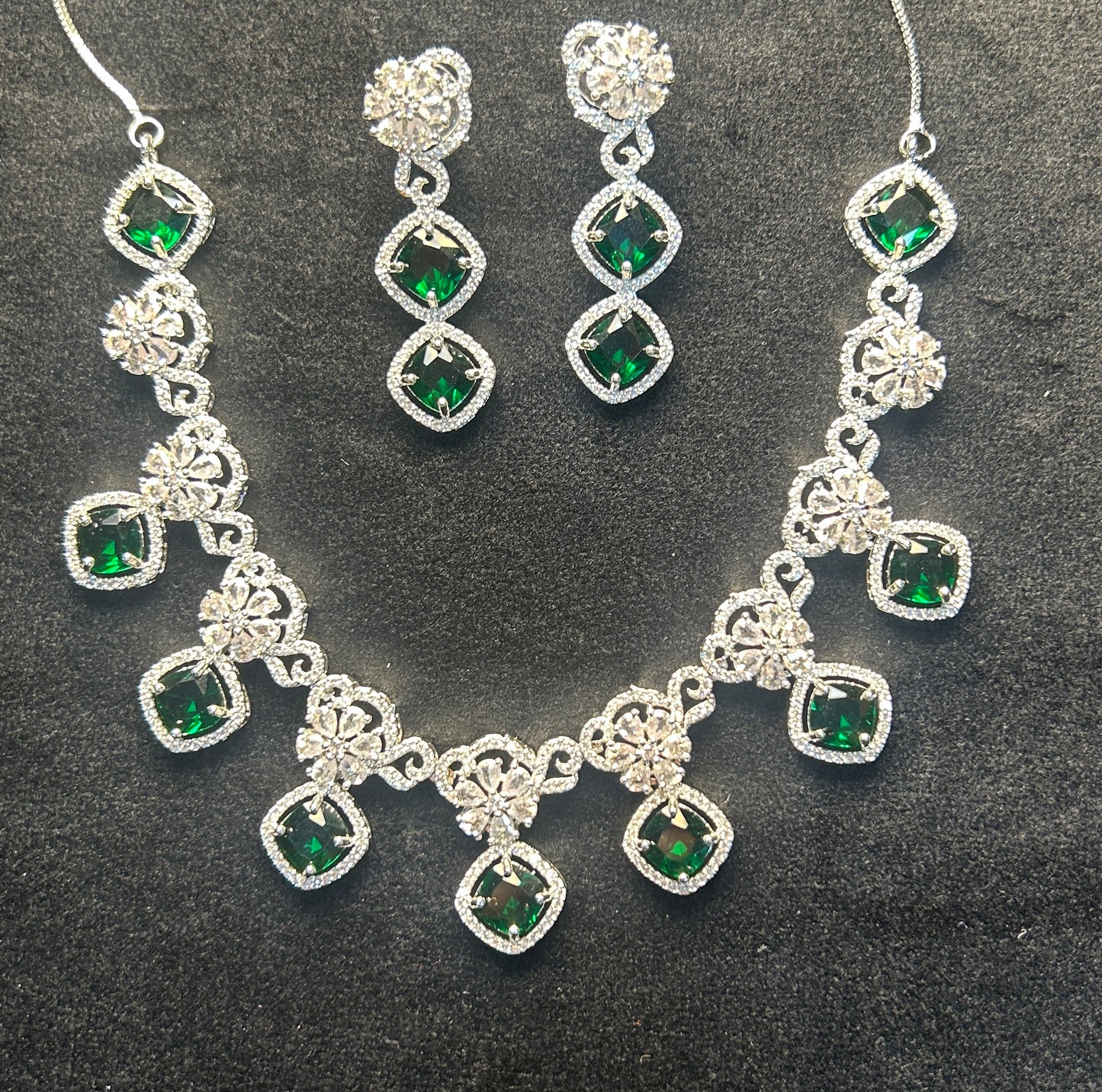 Graceful Emerald Drop Necklace Set