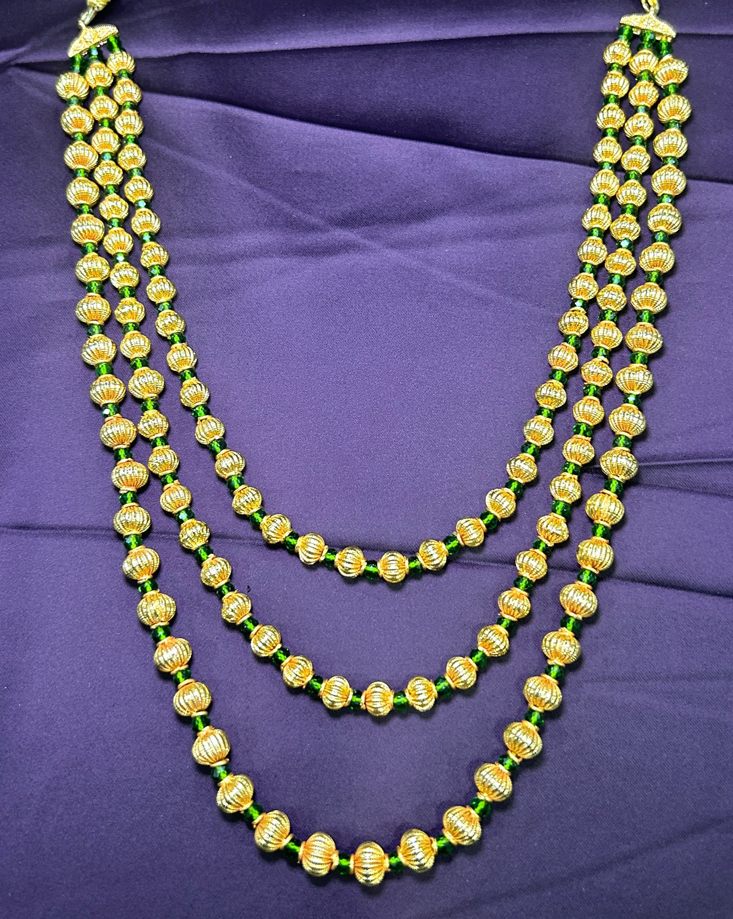 Three-Layer Round Beaded Ganthan with Green Accents