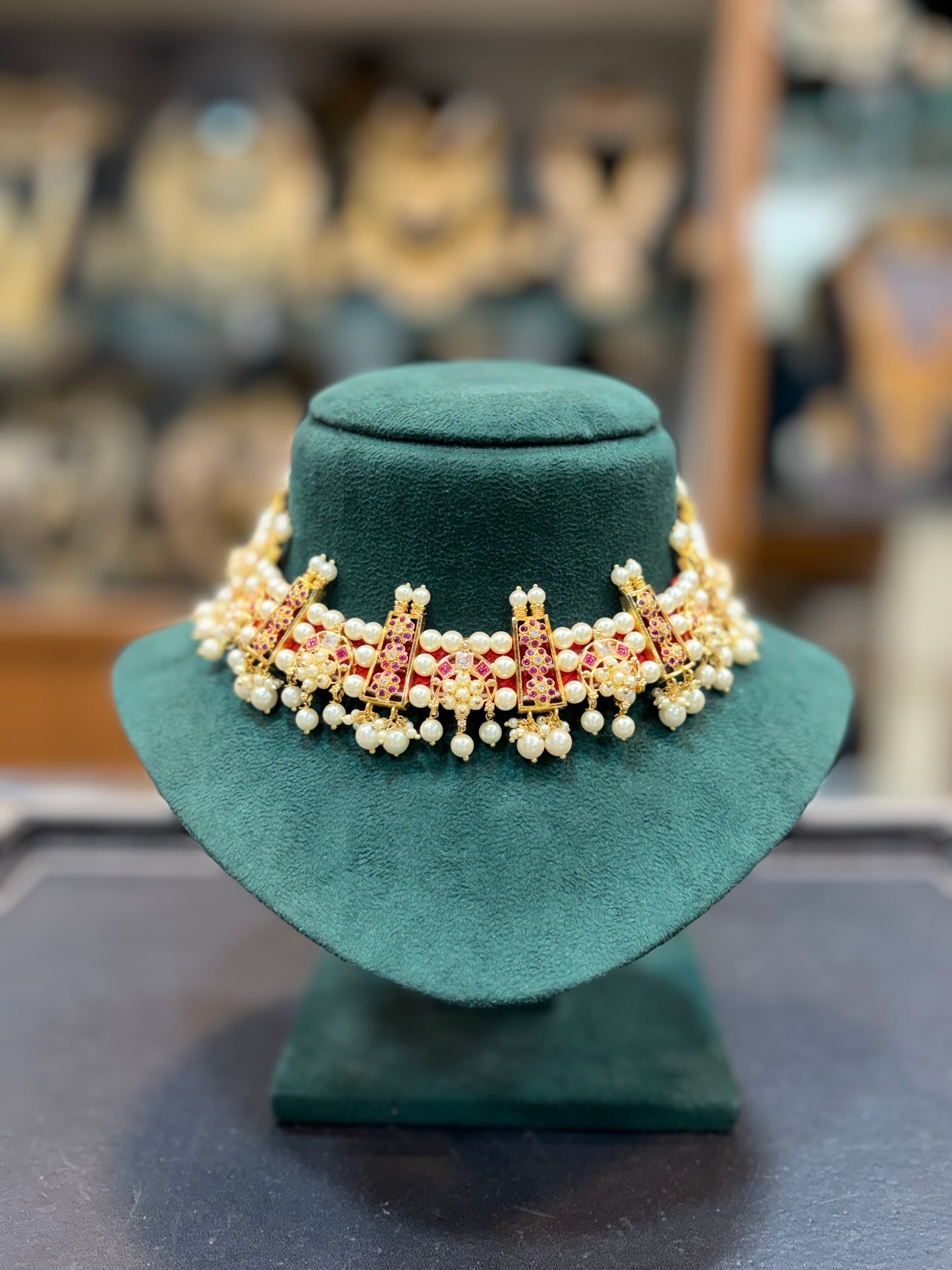 Pearl Bar Choker Set – Classic Elegance Redefined