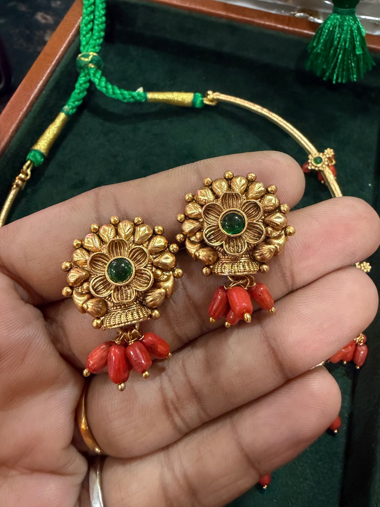 पद्मप्रवाल ठुशी (Padmaprawal Thushi)