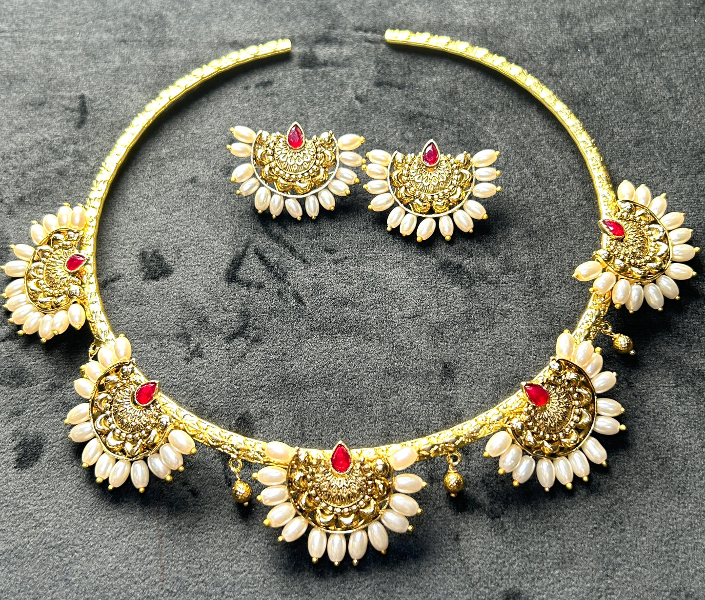 Crescent Pearl Hasli Necklace Set