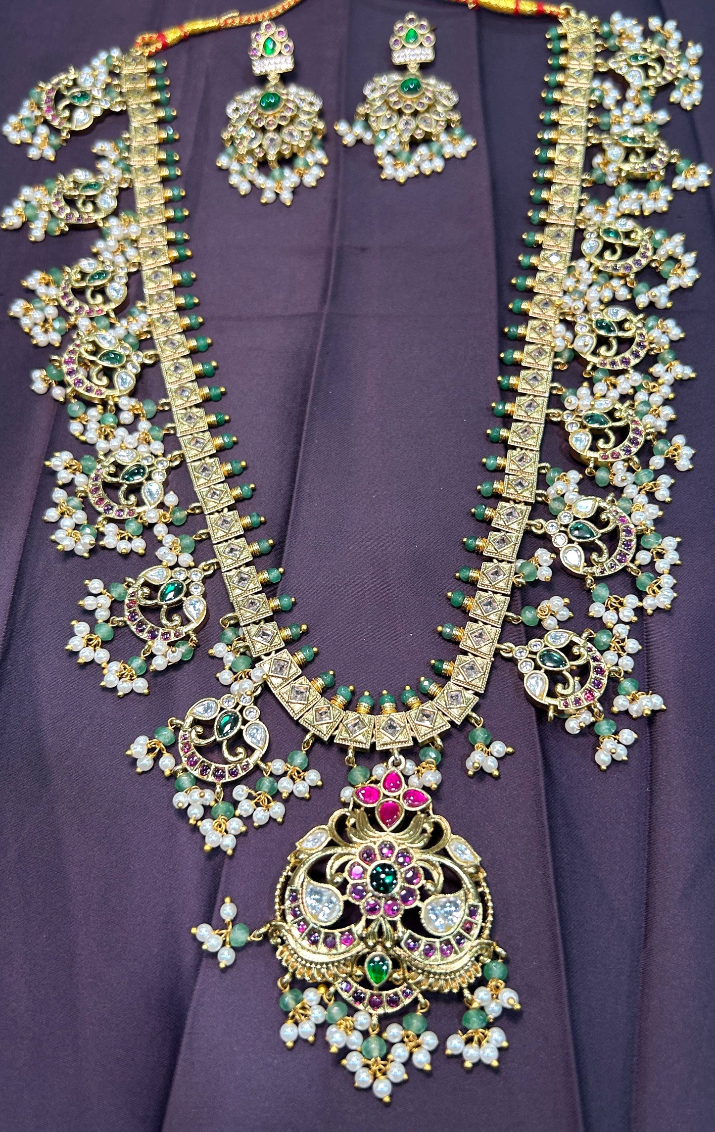 Regal Emerald Kundan Long Haar Set