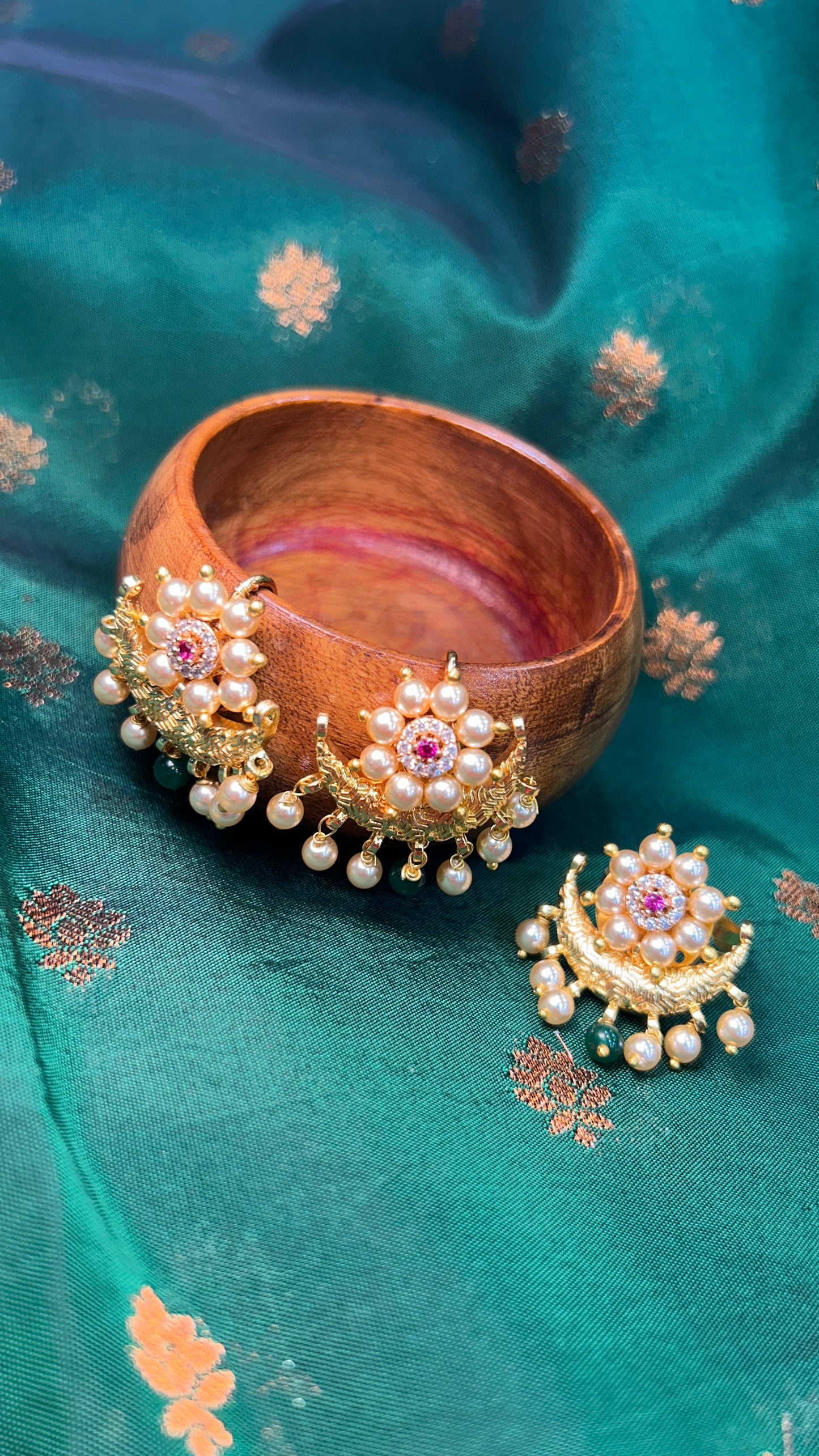 Chandrakor Bugdi & Ring Set