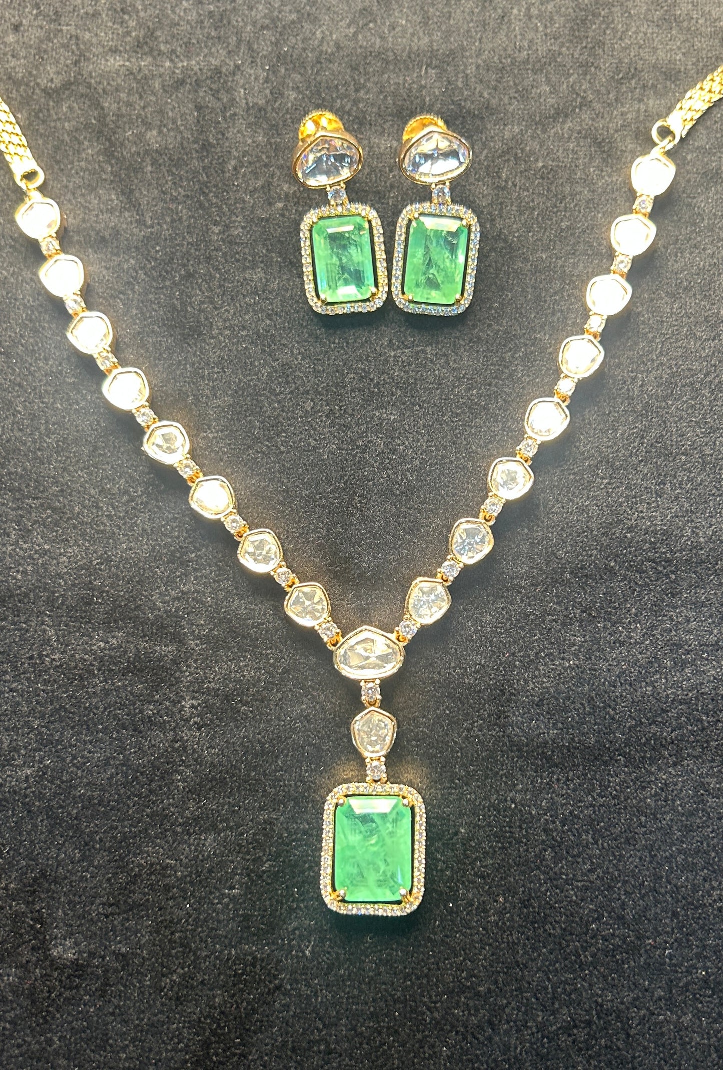 Emerald Radiance Solitaire Necklace Set