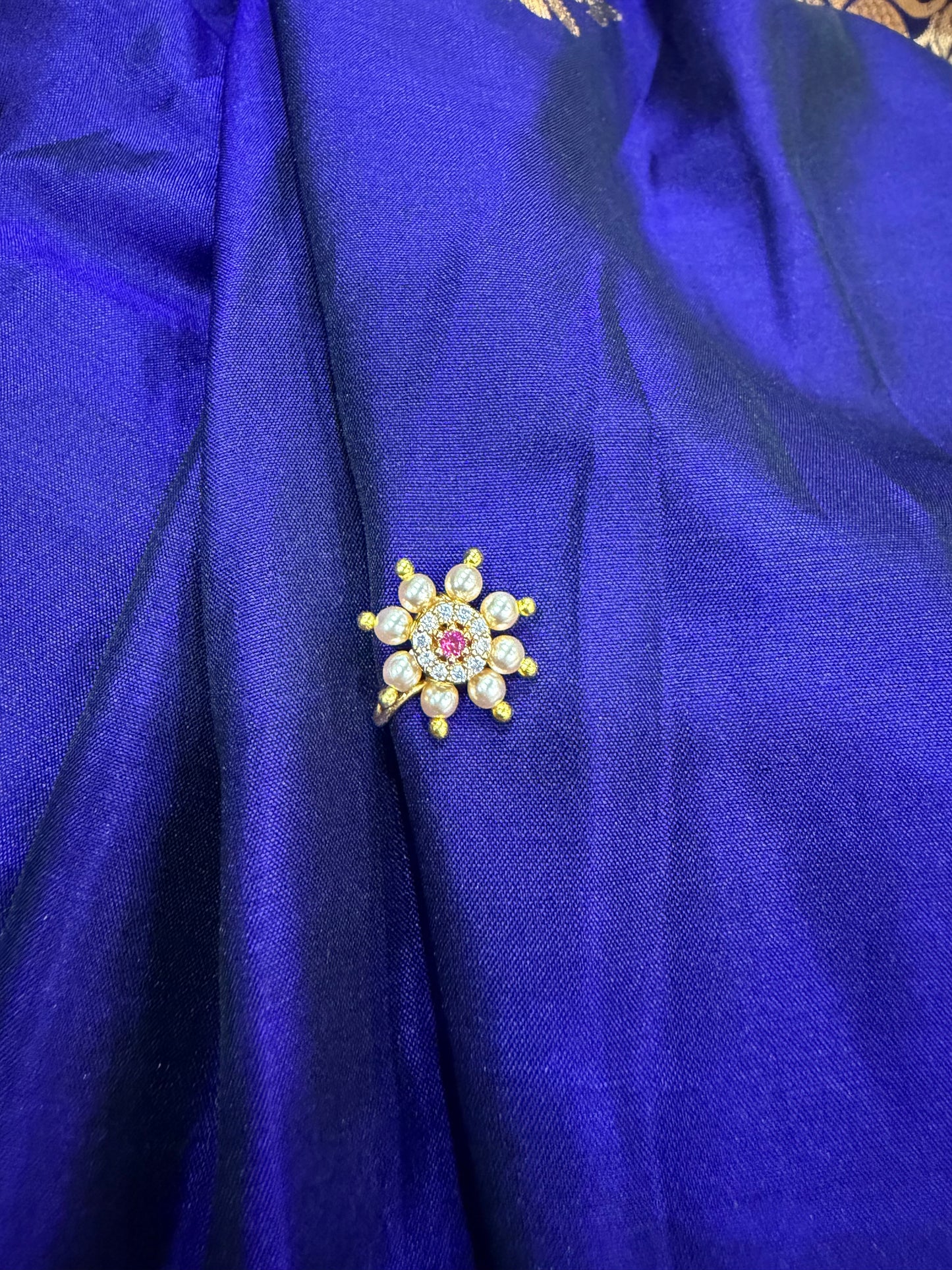 ✨ Floral Pearl AD Nose Pin ✨