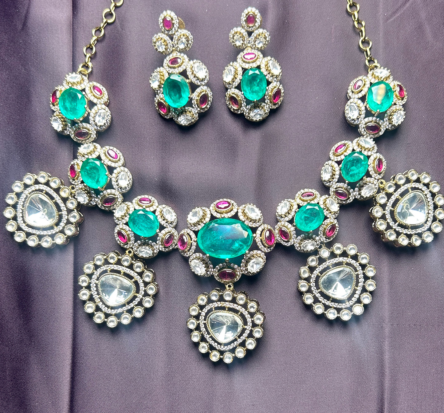 Royal Emerald Fusion Kundan Necklace Set