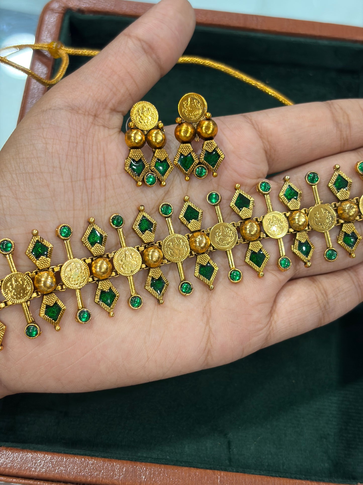 Emerald Coin Heritage Choker Set