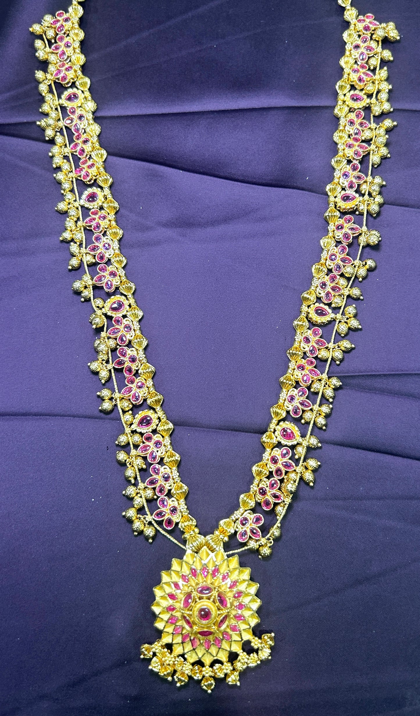 Pink Stone Temple-Style Haar with Grand Sun Pendant