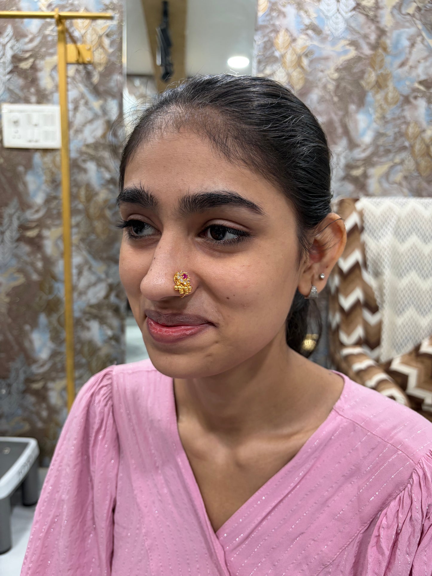सुमन घुंगरू Nosepin