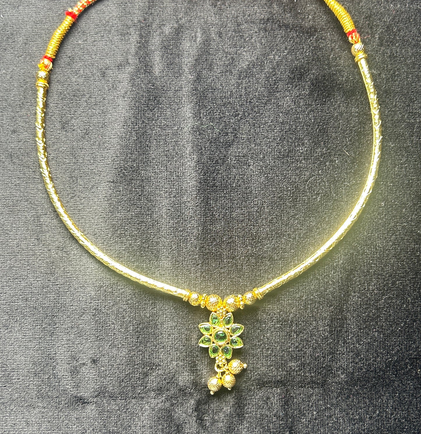 Elegant Green Stone Hasli Necklace