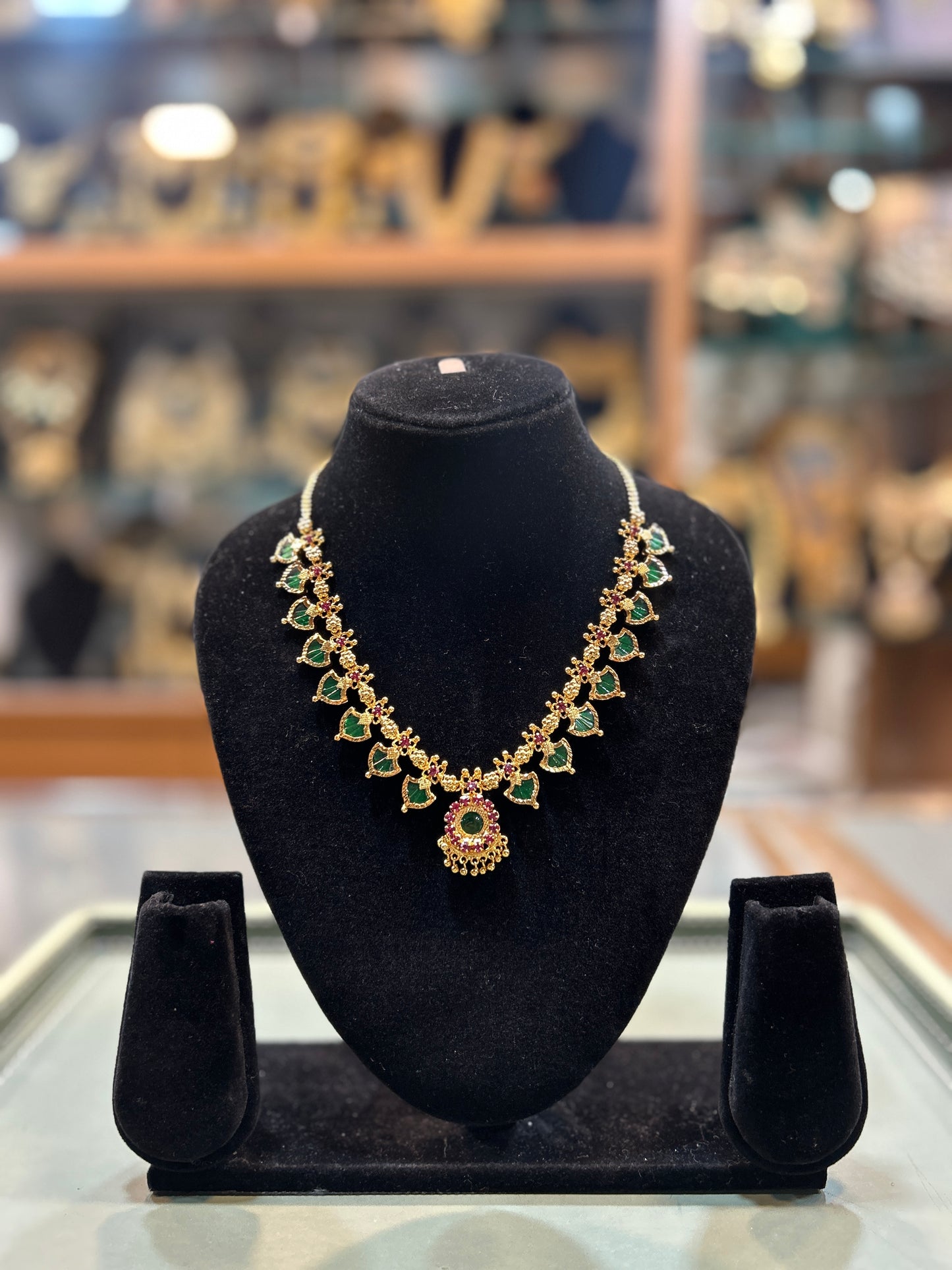 Emerald Floral Kundan Necklace with Pendant