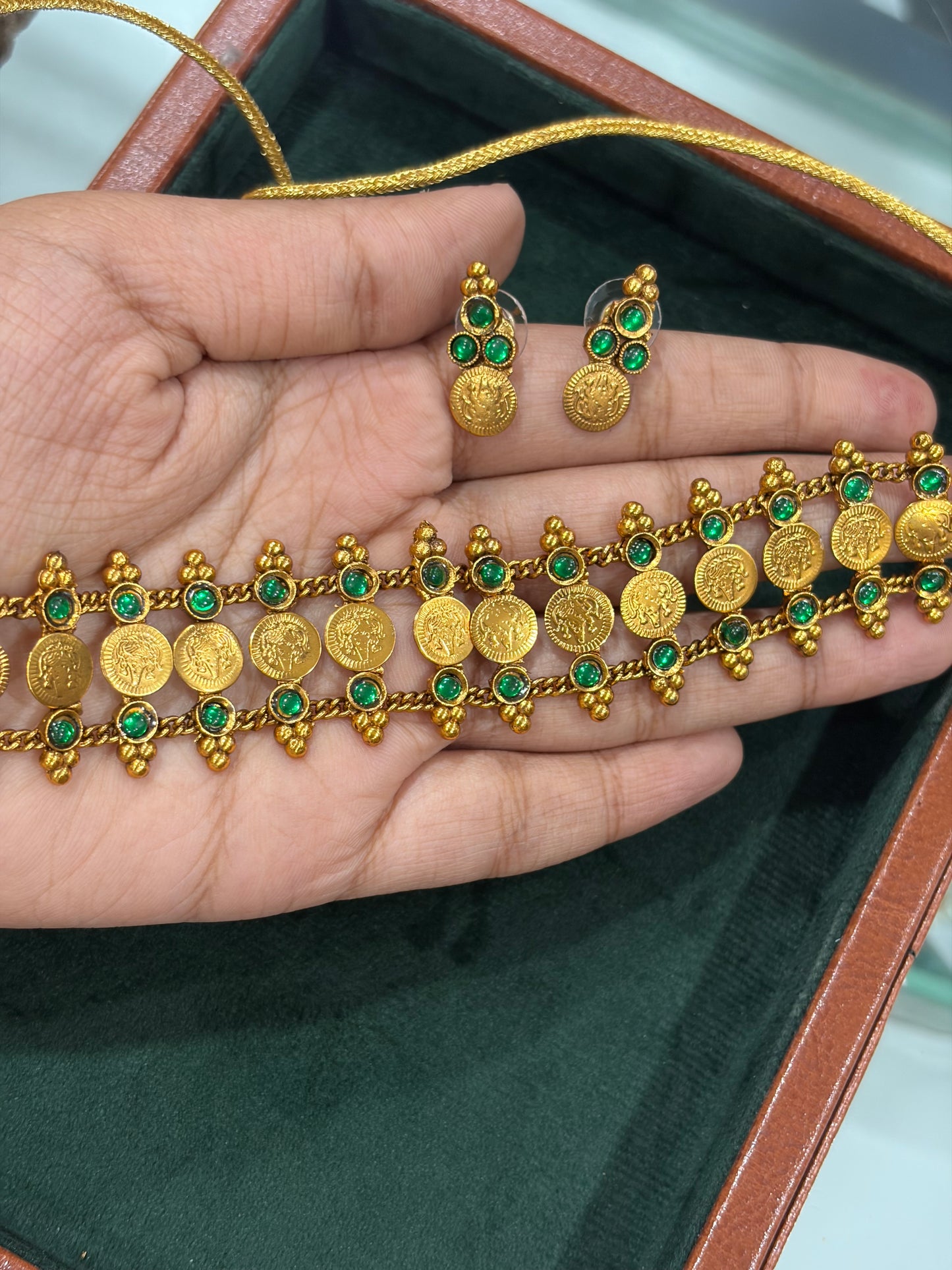 Emerald Coin Heritage Choker Set