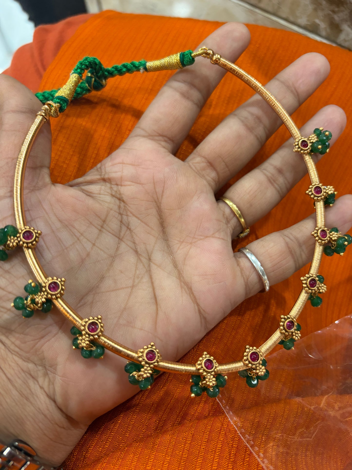 मोरपंखी ठुशी (Morpankhi Thushi)