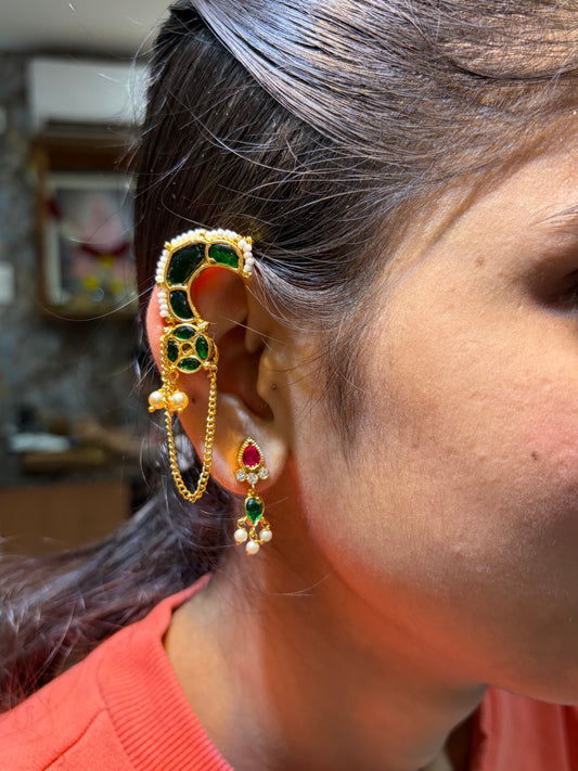 🌿 Emerald Pearl Chain Ear Cuff