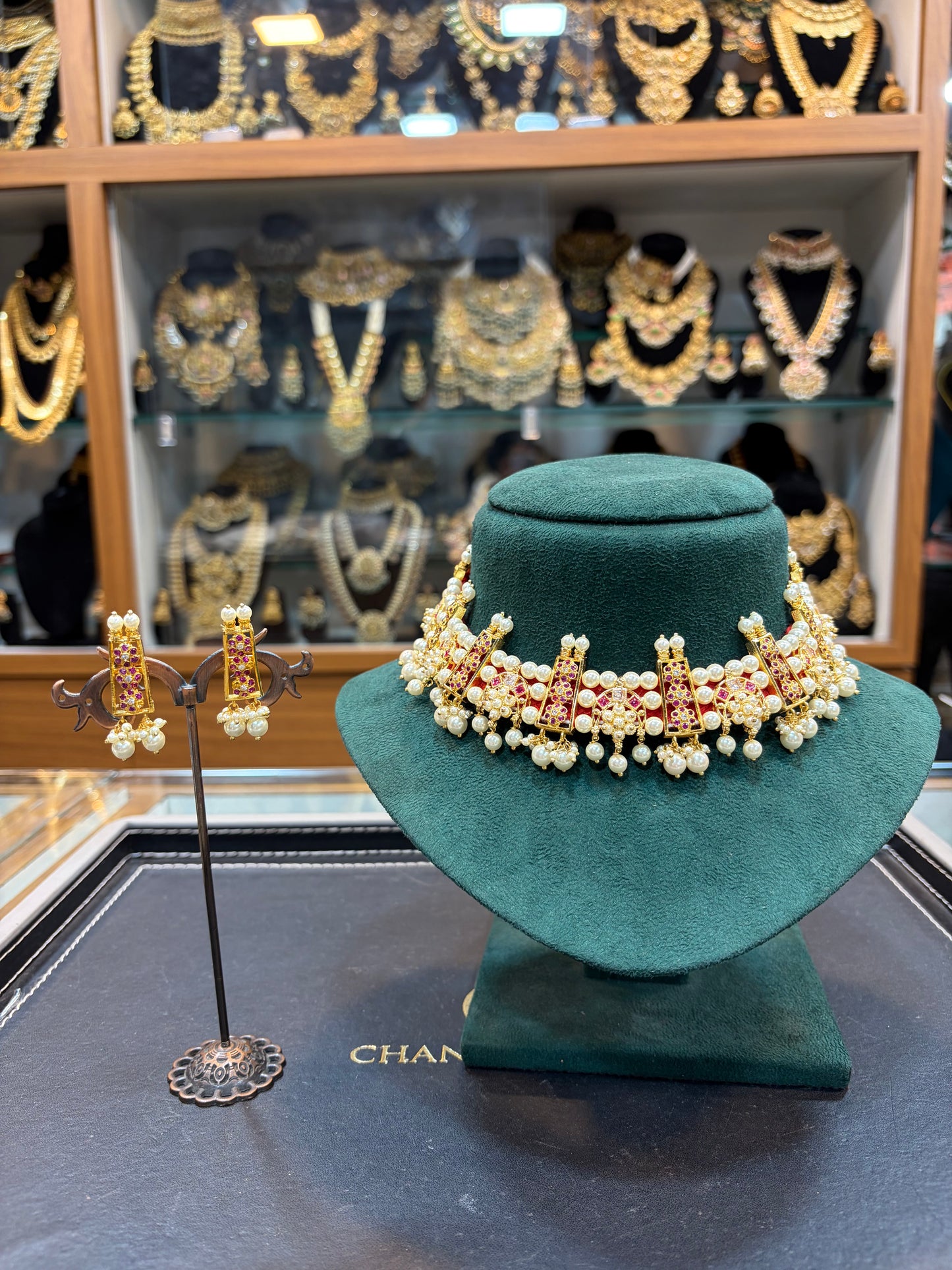 Pearl Bar Choker Set – Classic Elegance Redefined