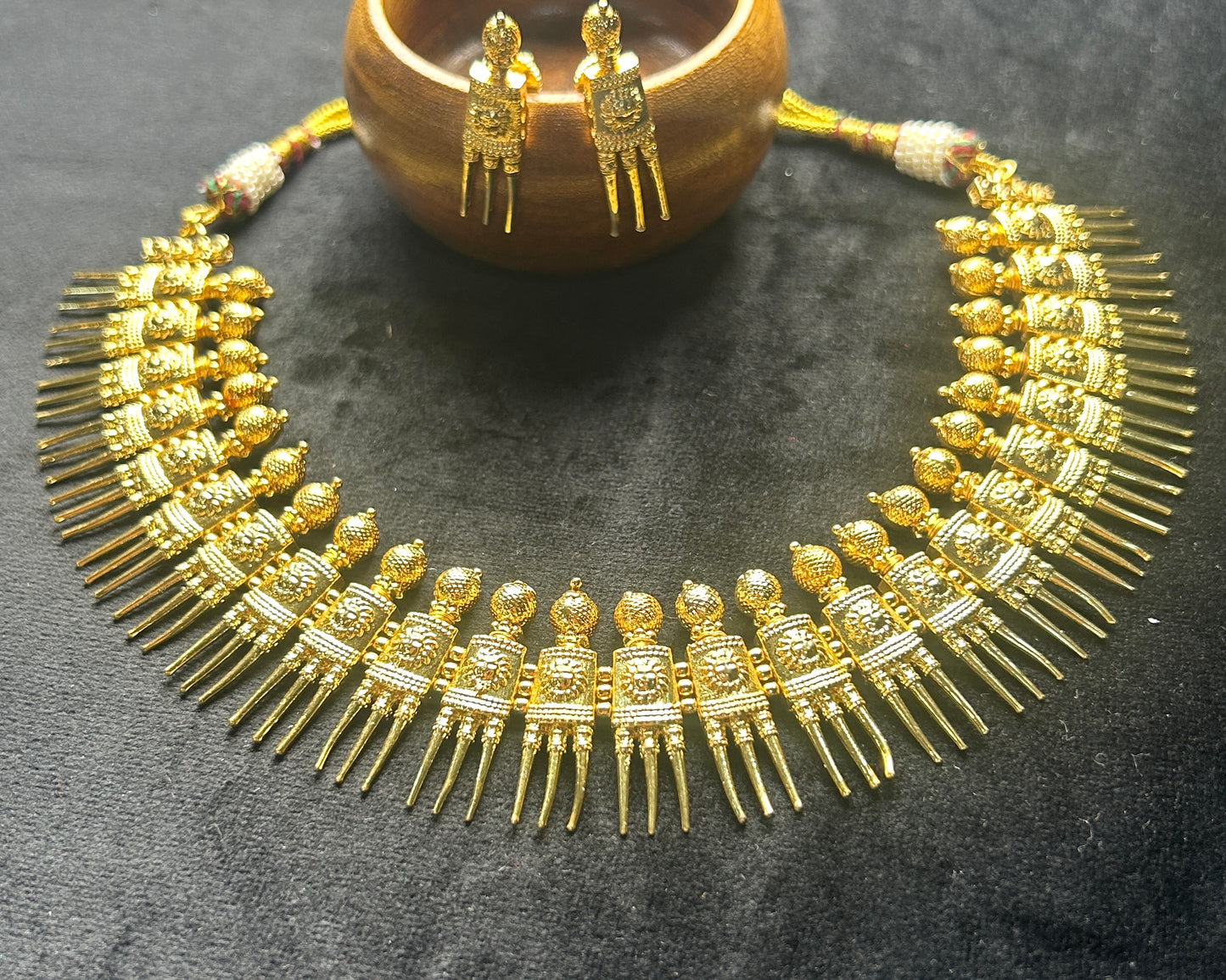 Traditional Rajwadi Kombdi Haar Set