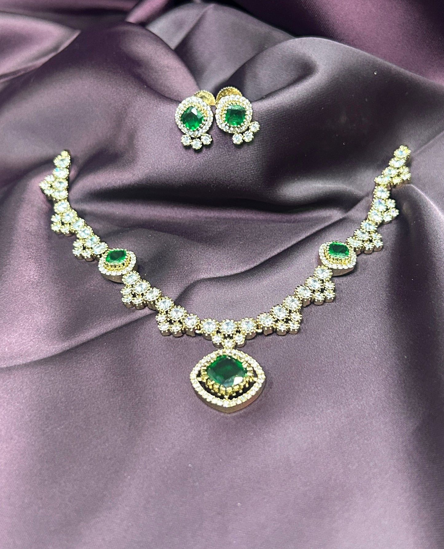 Emerald Glow Necklace Set