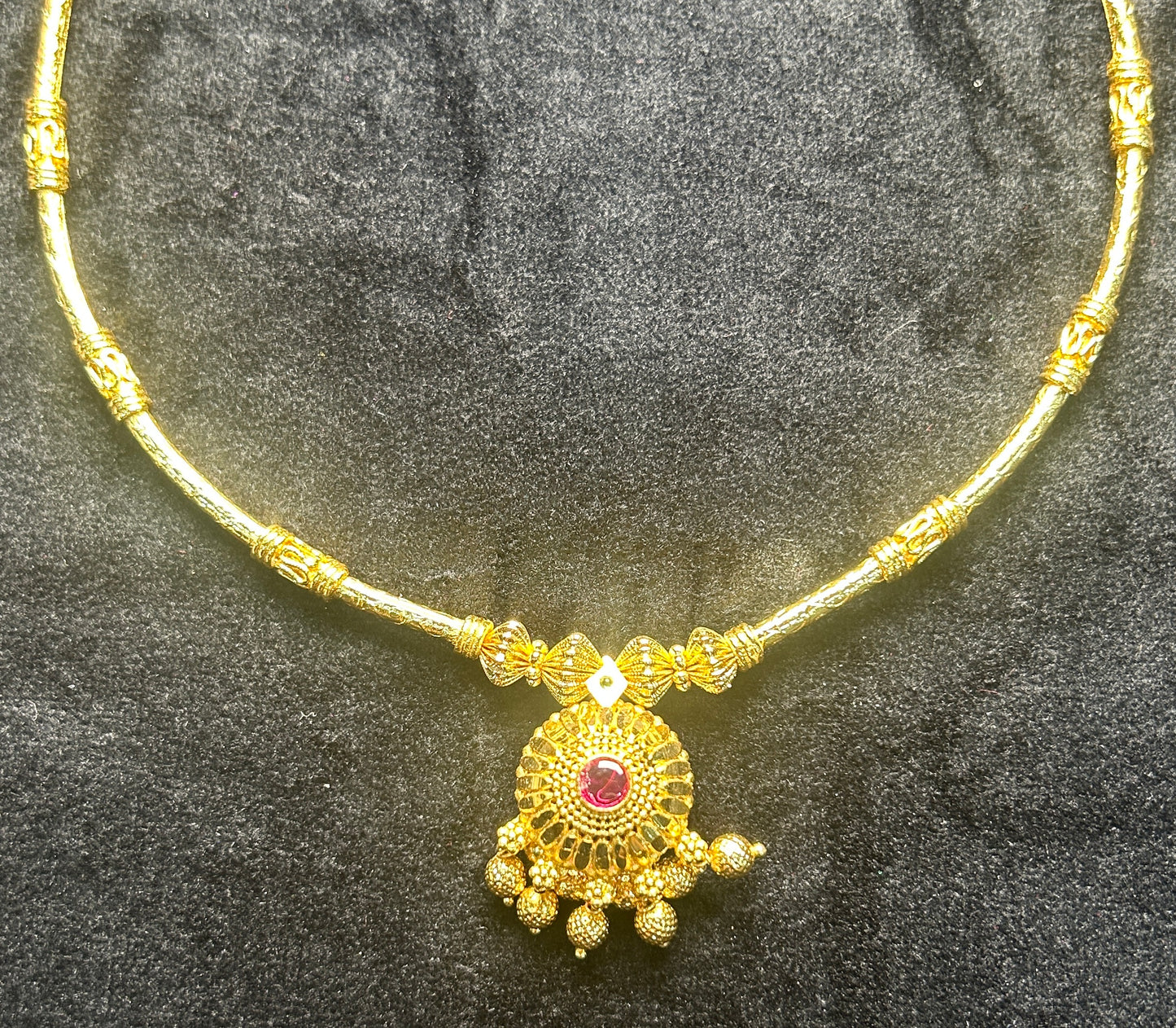 Traditional Maharashtrian Thushi Hasli