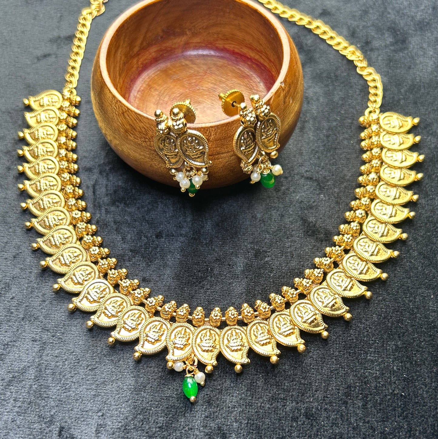 Antique Lakshmi Coin Necklace Set – Temple Jewellery Style
