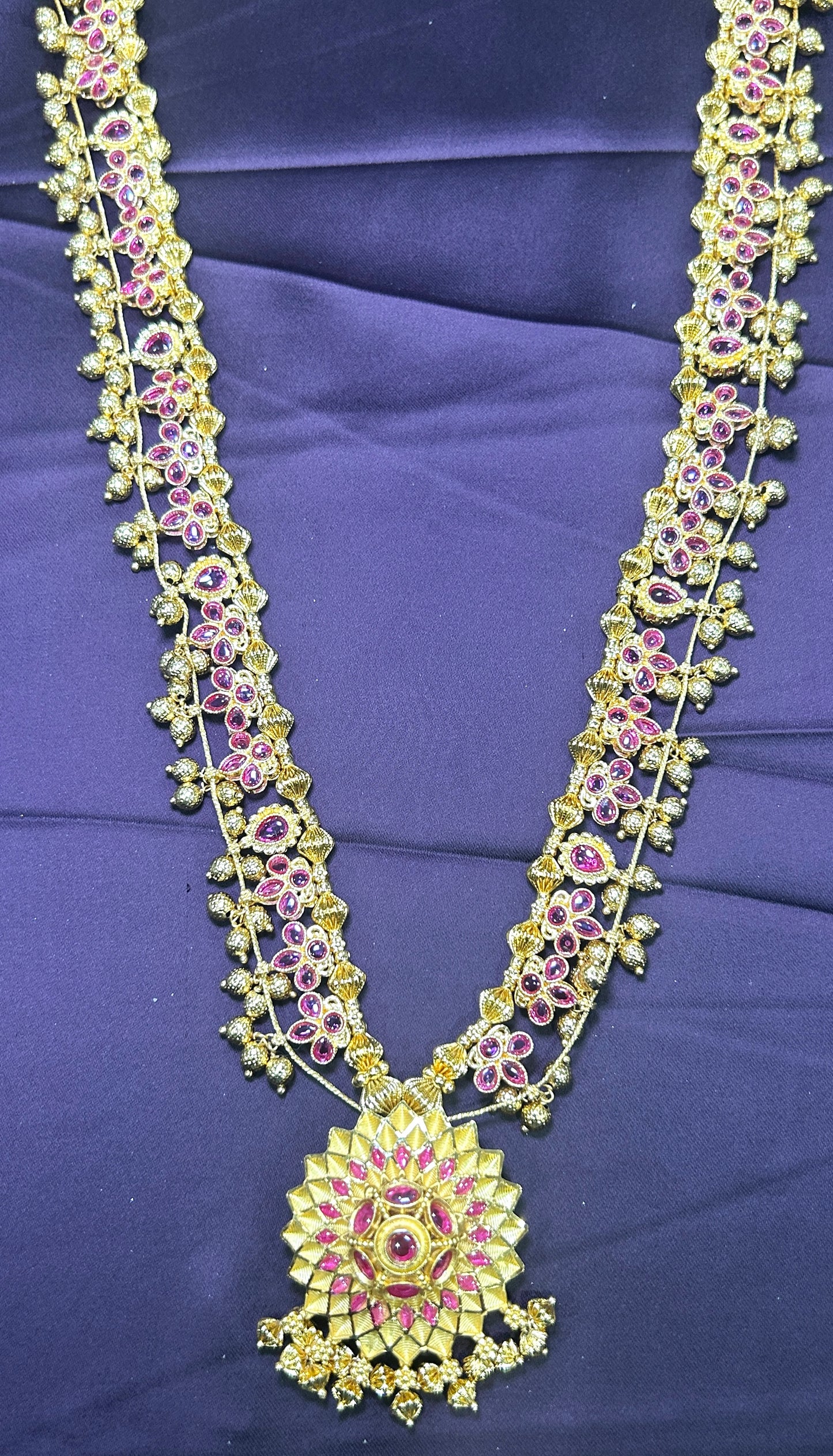 Pink Stone Temple-Style Haar with Grand Sun Pendant