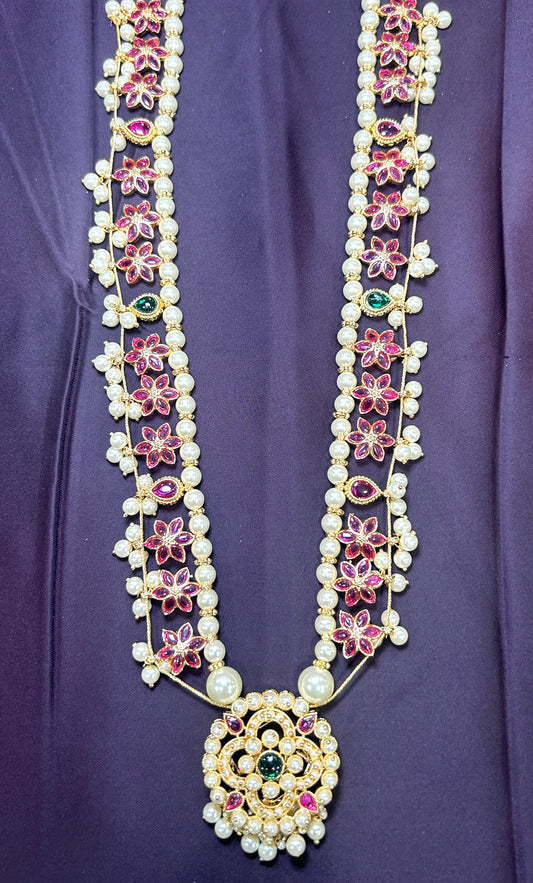 Floral Pearl & Stone Haar with Circular Pendant