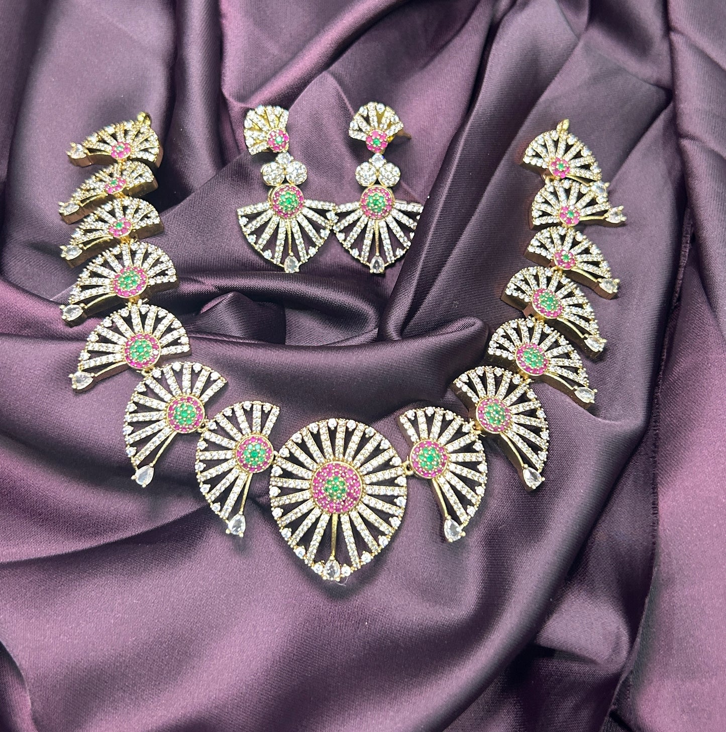 Radiant Fan Motif Necklace Set