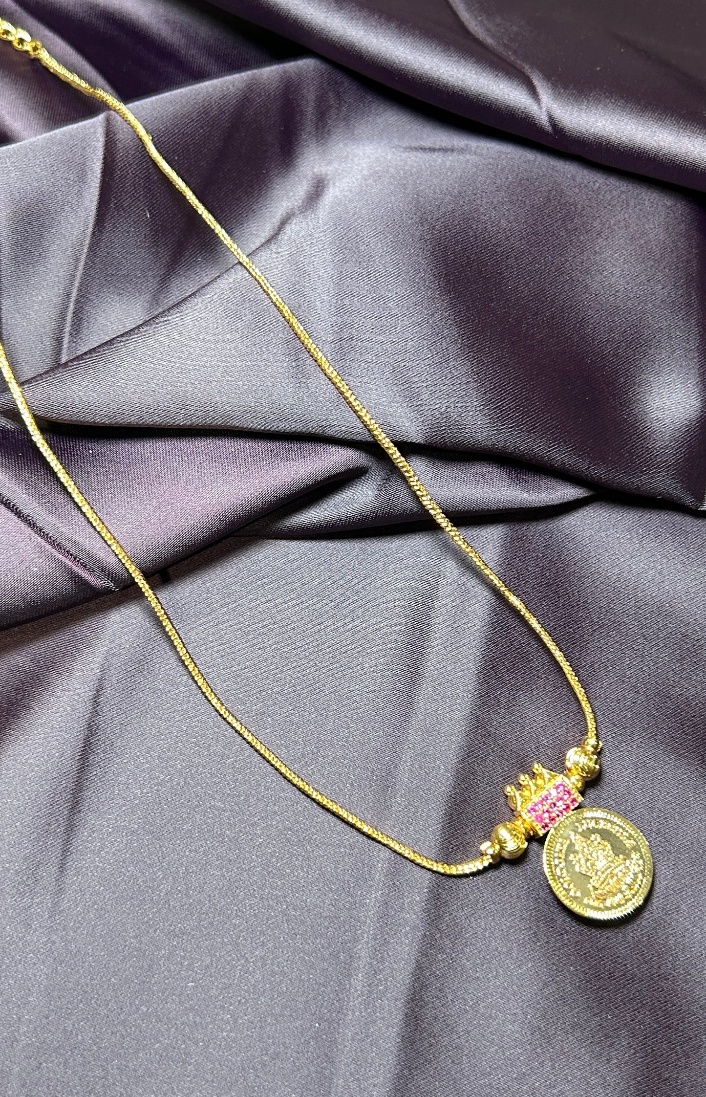 Single Coin Pendant Haar