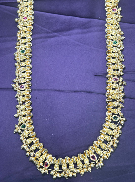 Temple-Style Long Haar with Gold-Tone Motifs & Gem Accents