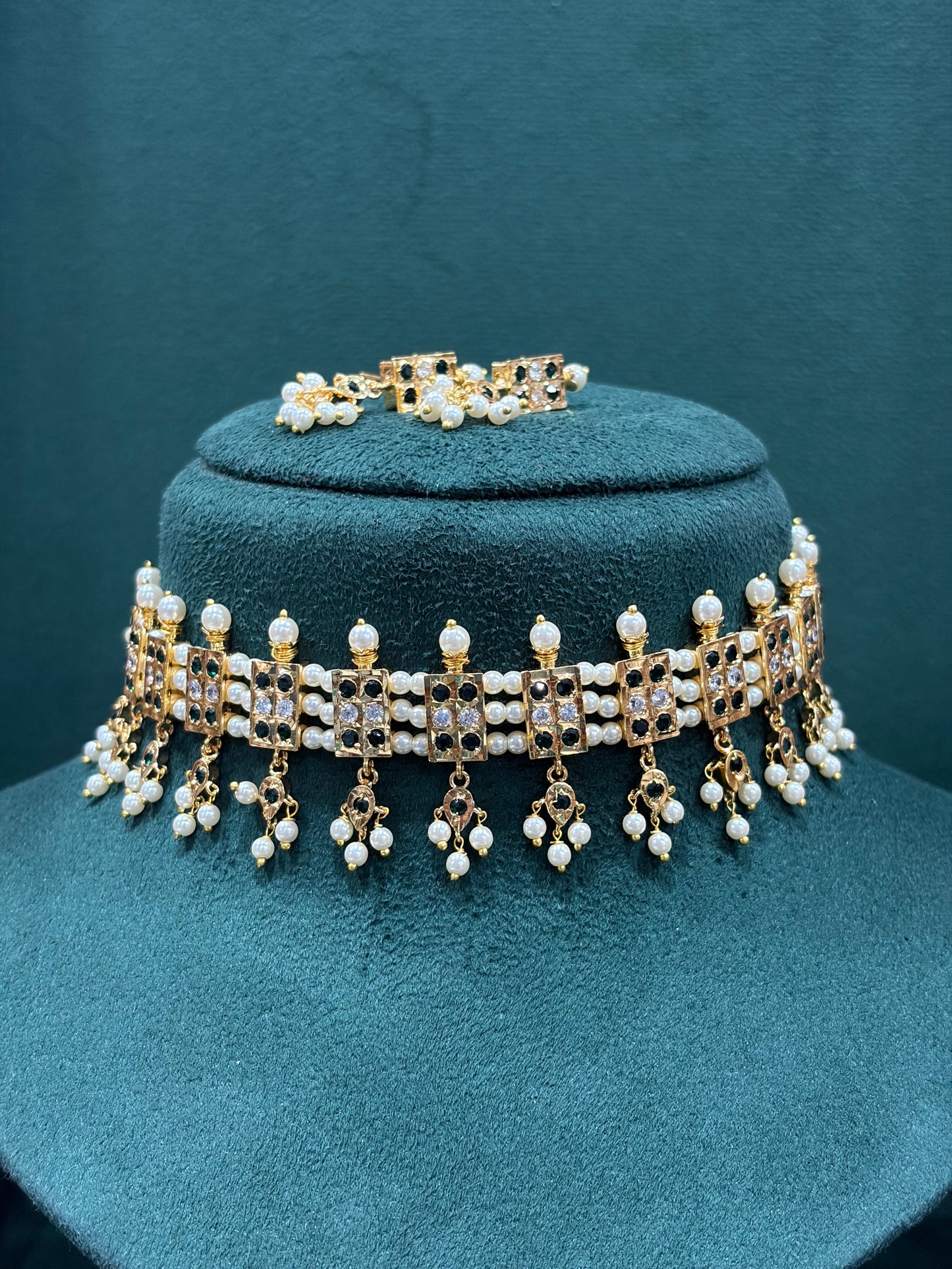 Shyamali Pearl Choker Set