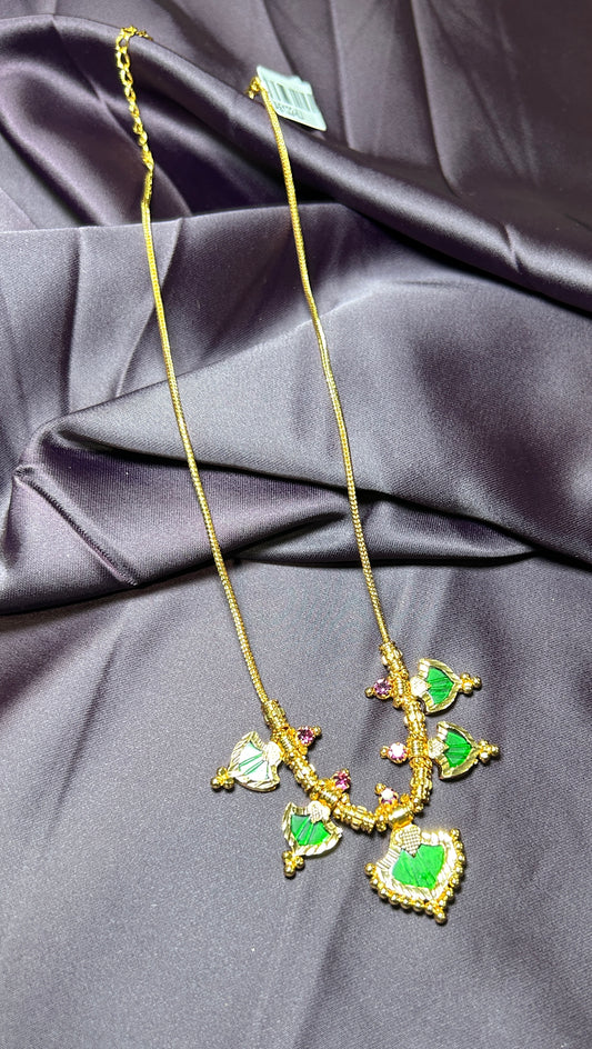Green Enamel Motif Pendant Haar