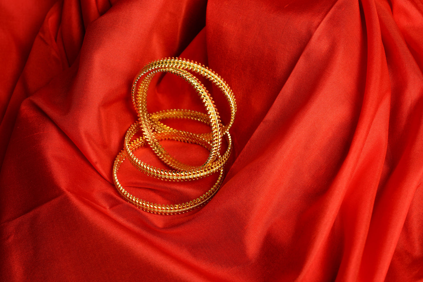 golden bangles in 4 cut
