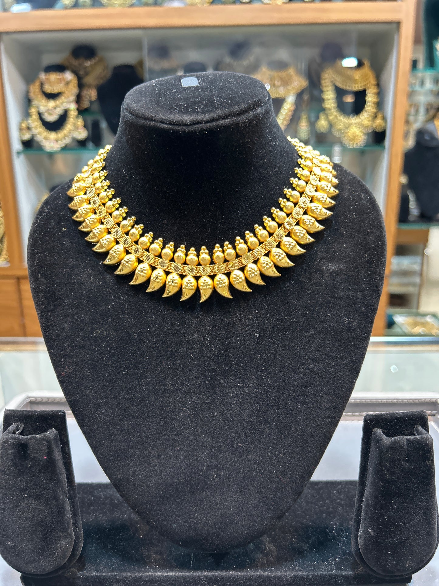 Royal Maharashtrian Leaf Motif Statement Necklace