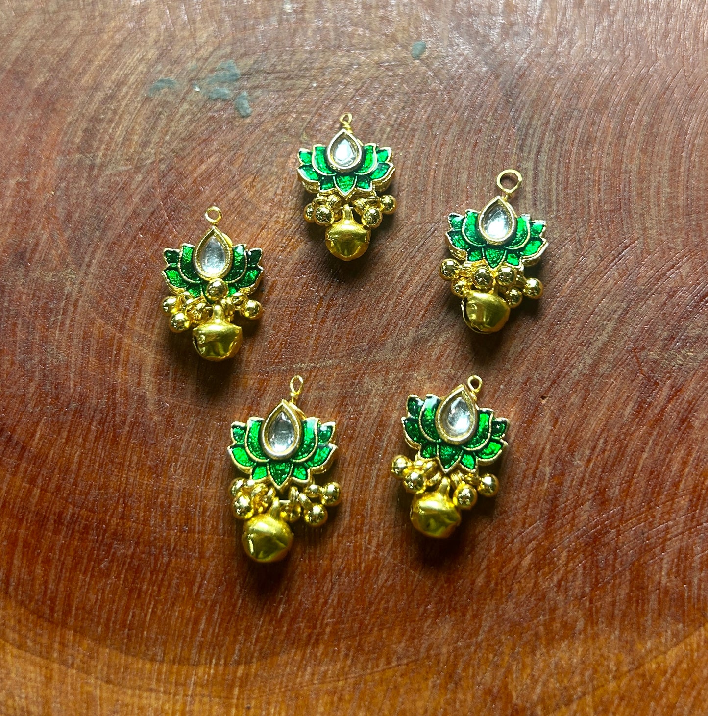 Green Lotus Kundan Hair Accessory – Traditional Enamel with Golden Ghungroo