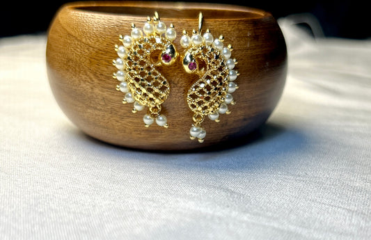 Mesh-Pattern Pearl Bugdi Earrings
