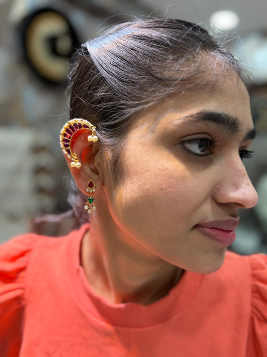 🌙 Half Moon Pearl Ear Cuff