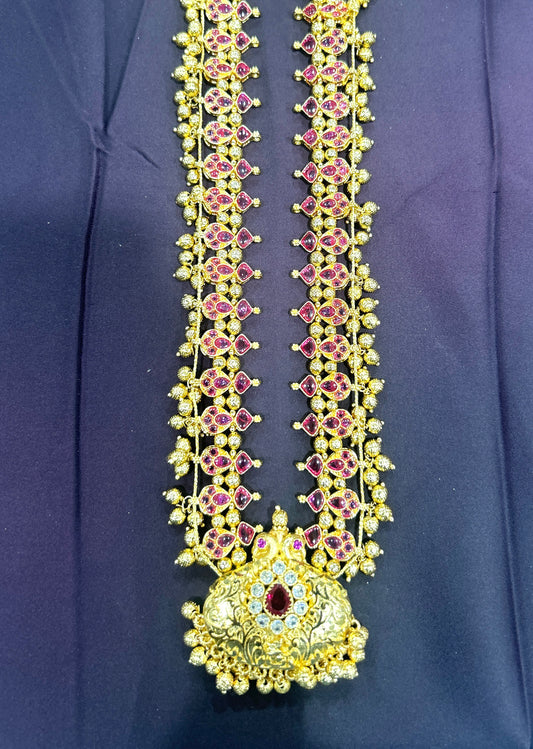 Ruby Temple-Style Haar with Grand Pendant