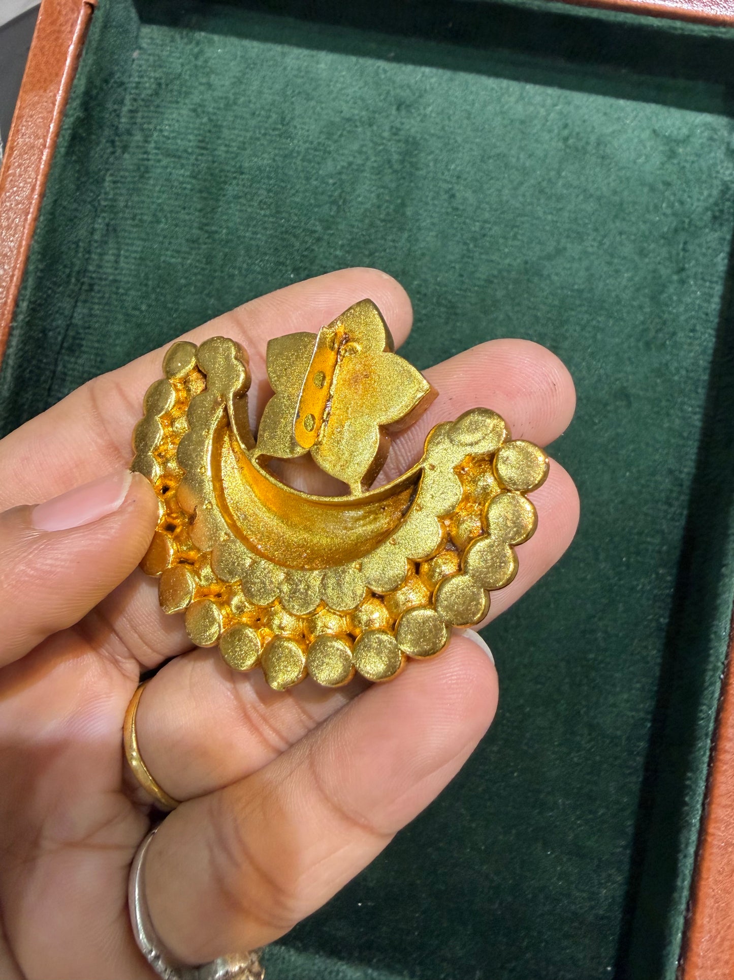 Chandrakor pendant
